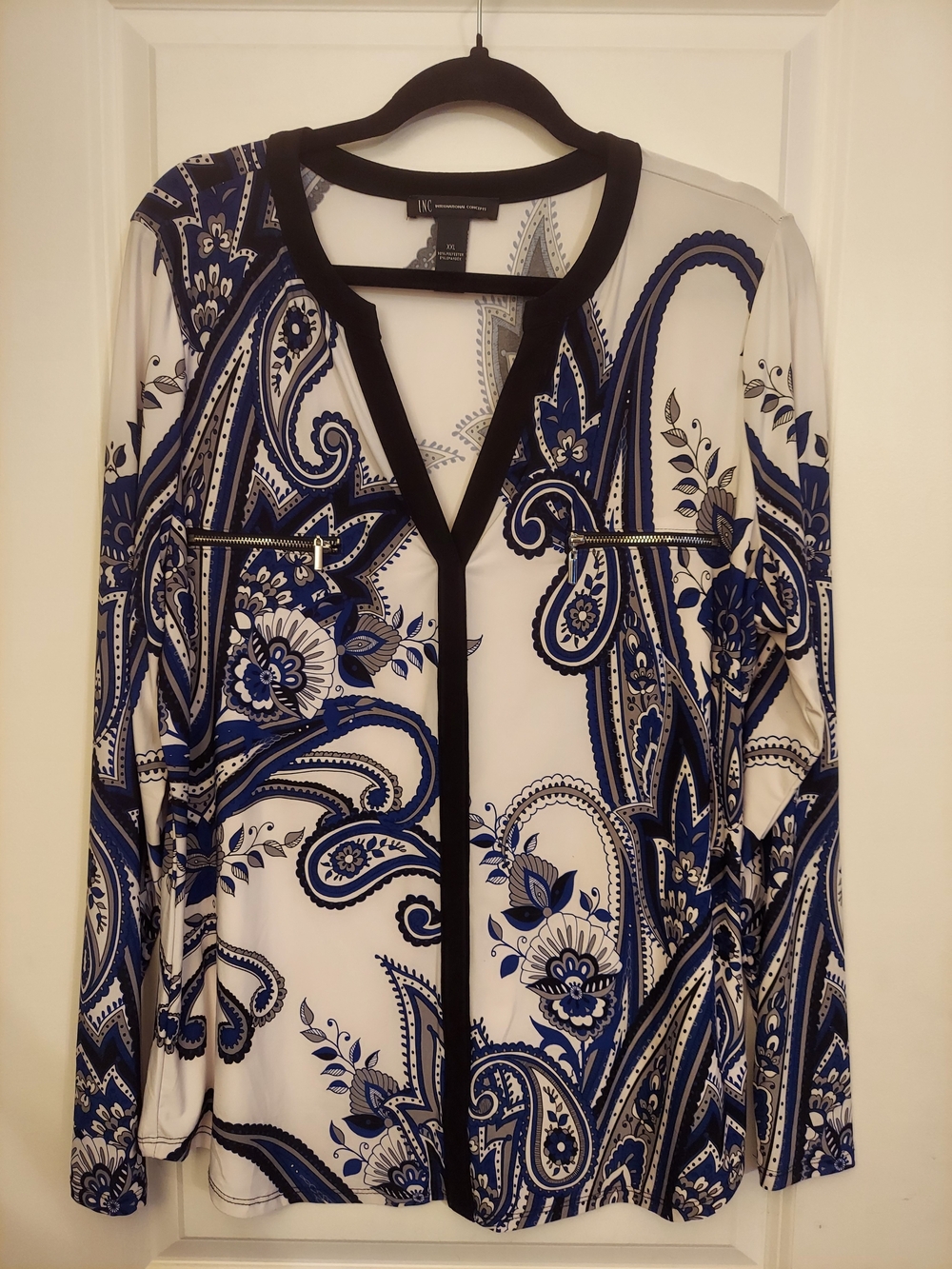INC International Concepts White & Blue Paisley V-Neck Top with Black Trim XXL